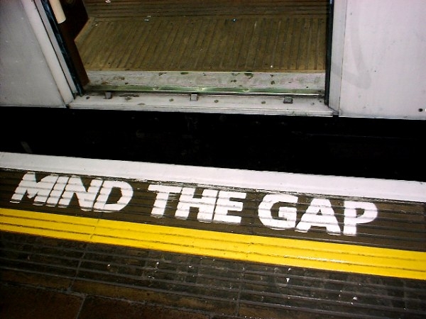 London_underground_mind_the_gap.jpg