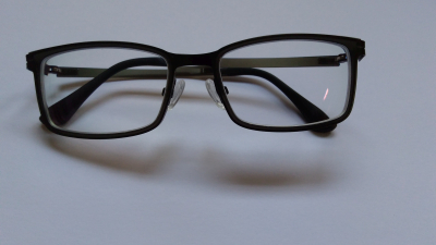 Brille mit Abstand wegen Eigenfarbe.jpg